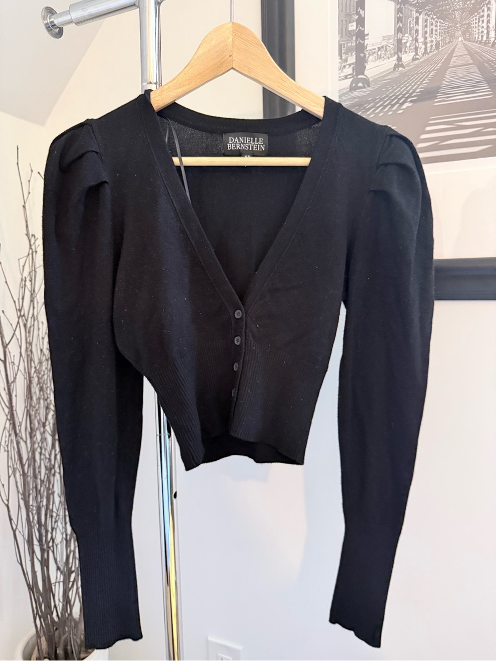 DANIELLE BERNSTEIN Black V-Neck Cropped Button Cardigan with Puff Shoulders